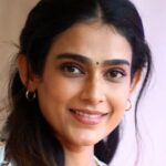 อากังษะ สิงห์ (Aakanksha Singh)