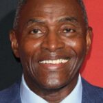คาร์ล ลัมบลีย์ (Carl Lumbly)