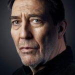เซียรัน ฮินด์ส (Ciarán Hinds)