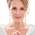 เอลิซาเบธ เพอร์กินส์ (Elizabeth Perkins)