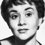 โจน พลาวไรท์ (Joan Plowright)