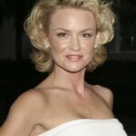เคลลี่ คาร์ลสัน (Kelly Carlson)