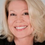 เลสลี่ อีสเตอร์บรู๊ค (Leslie Easterbrook)