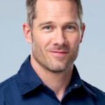 ลุค แม็กฟาร์เลน (Luke Macfarlane)