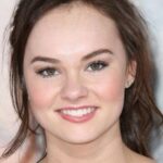 เมเดลีน แครอลล์ (Madeline Carroll)