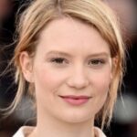 มิอา วาสิโควสกา (Mia Wasikowska)