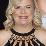 พอล่า เพลล์ (Paula Pell)