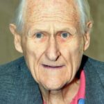 ปีเตอร์ วอห์น (Peter Vaughan)