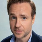 ราเฟ่ สปอลล์ (Rafe Spall)