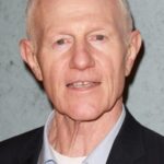 เรย์มอนด์ เจ. แบร์รี่ (Raymond J. Barry)