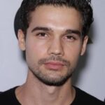 สตีเวน สเตรท (Steven Strait)