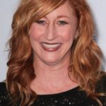 วิกกี้ ลูอิส (Vicki Lewis)