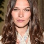 แอนนา บรูว์สเตอร์ (Anna Brewster)