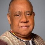 แบร์รี่ ชาบาก้า เฮนลีย์ (Barry Shabaka Henley)