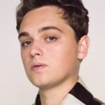 ดีน-ชาร์ลส์ แชปแมน (Dean-Charles Chapman)