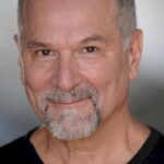 จอห์น คาเพโลส (John Kapelos)