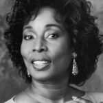 แมดจ์ ซินแคลร์ (Madge Sinclair)