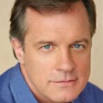 สตีเฟ่น คอลลินส์ (Stephen Collins)