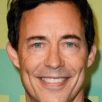 ทอม คาเวอนัค (Tom Cavanagh)