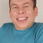 วอร์วิก เดวิส (Warwick Davis)
