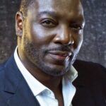 อาเดวาเล อากินนูเย-อากบาเจ (Adewale Akinnuoye-Agbaje)