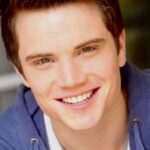 คาเมรอน ดีน สจ๊วต (Cameron Deane Stewart)