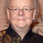 โรเจอร์ แอชตัน-กริฟฟิธส์ (Roger Ashton-Griffiths)