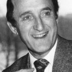 รอน มูดี้ (Ron Moody)
