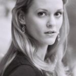 เคลเมนซี เบอร์ตัน-ฮิลล์ (Clemency Burton-Hill)