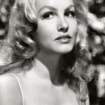 จูลี่ นิวมาร์ (Julie Newmar)