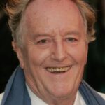 โรเบิร์ต ฮาร์ดี้ (Robert Hardy)