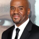 แลร์รี่ เบตส์ (Larry Bates)