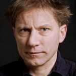 ไซมอน แม็กเบอร์นีย์ (Simon McBurney)
